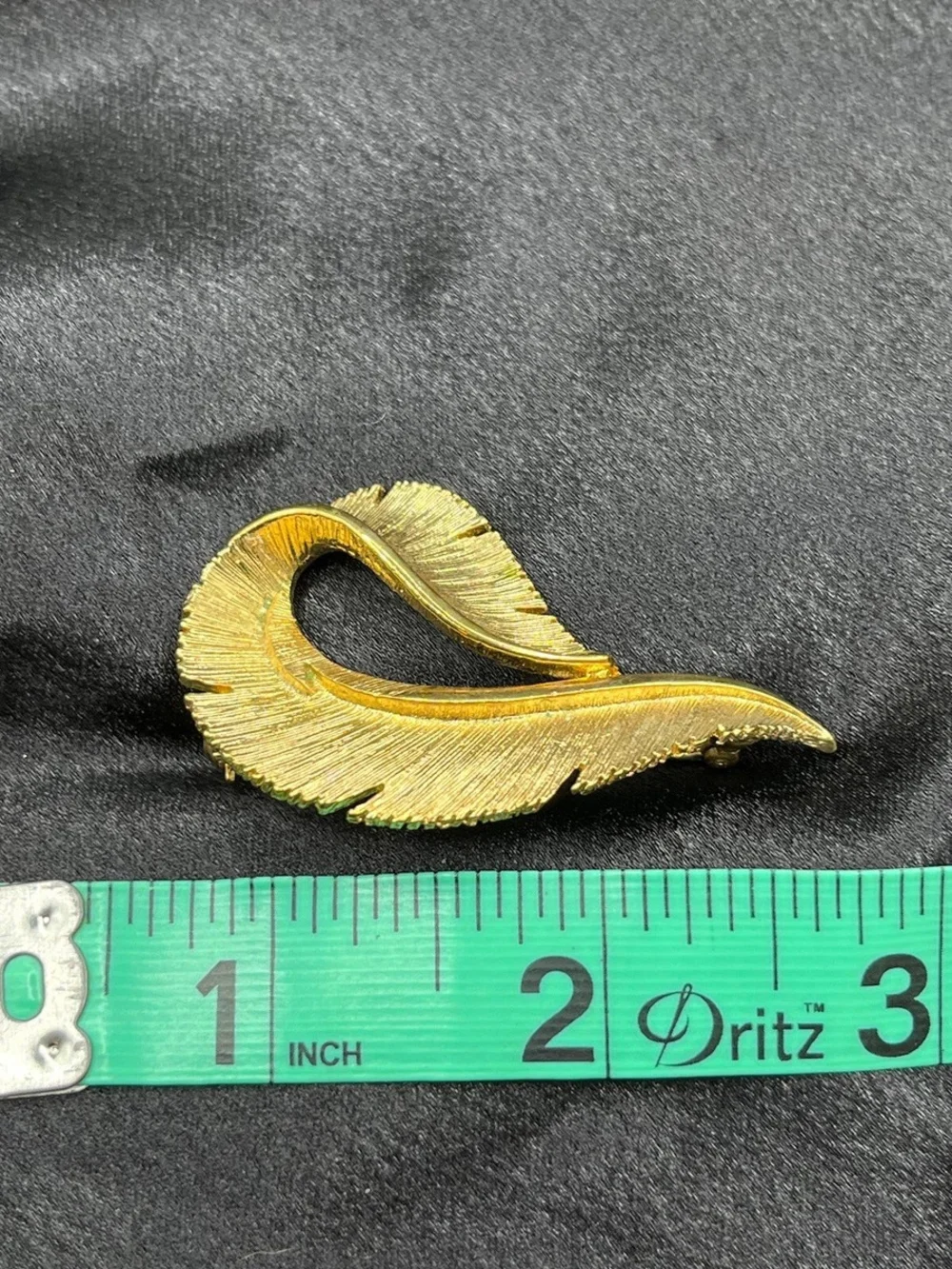 Sarah Coventry Brite Leaf Brooch